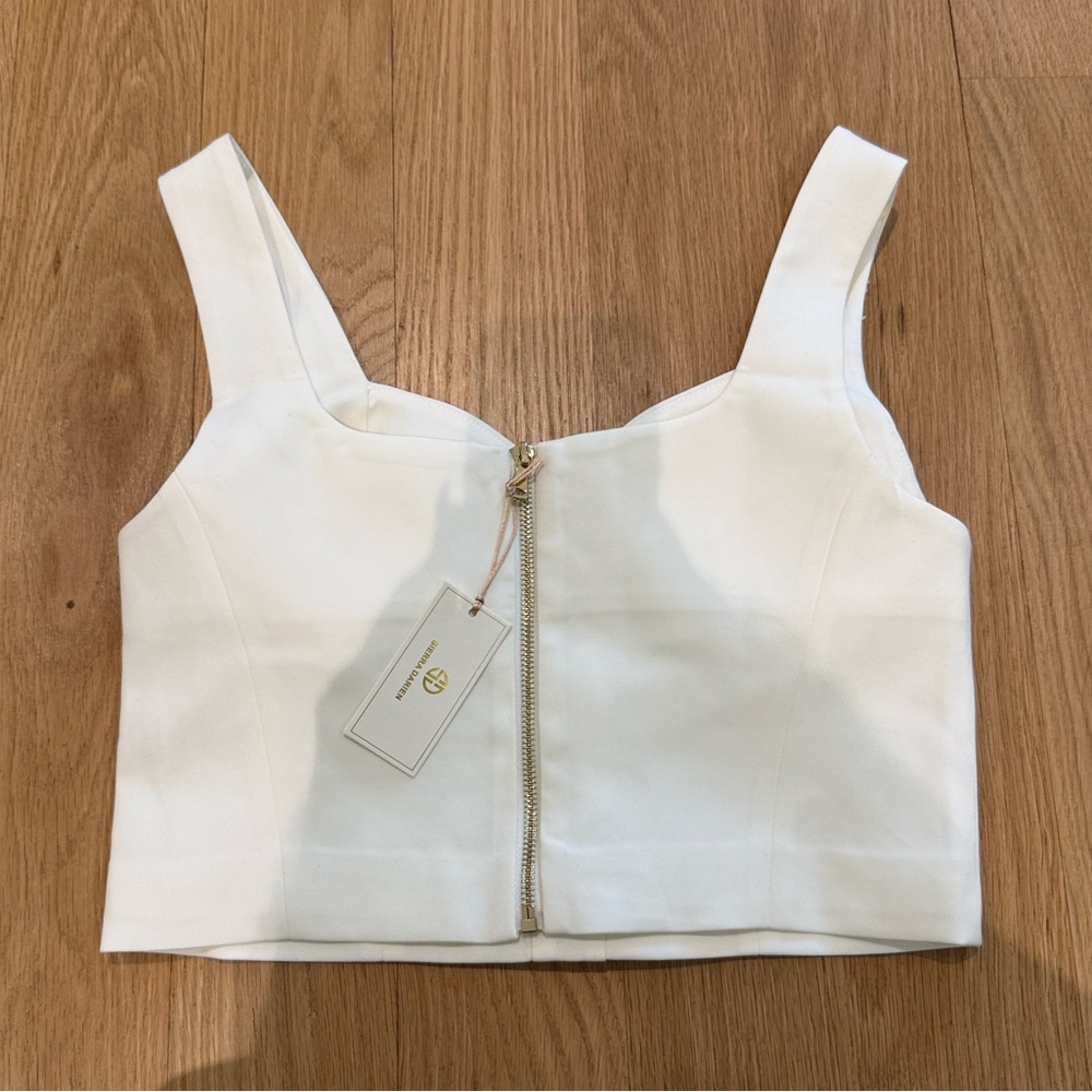 Sierra Darien White Buttoned Cropped Tank Top, Size M - Picture 3 of 5